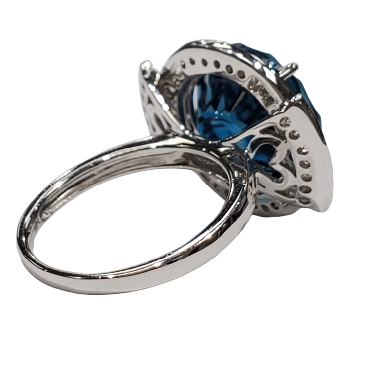 (Y) 14K 12.49 LBT .57MTG WHITE GOLD RING 12.49CT LONDON BLUE TOPAZ .57 CARATS OF DIAMONDS