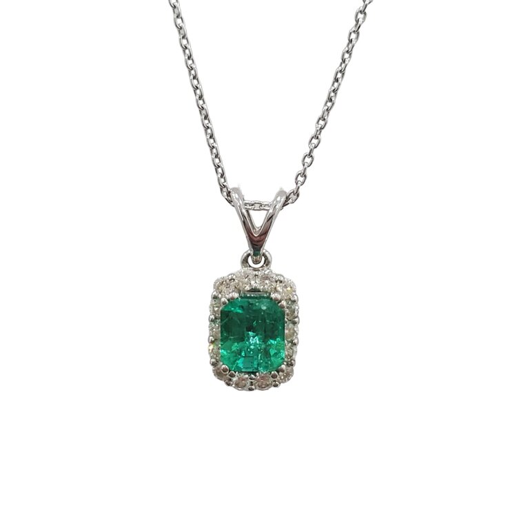 KALLATI M(R) 14K .45CT COLUMBIAN EMERALD .25TDW  DIAMOND HALO GEMSTONE NECKLACE