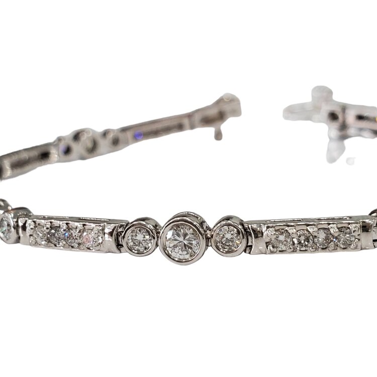 Gemdek M(R) 14KW 2CT TDW 3 STONE BEZEL/PRONG SET FASHION BRACELET