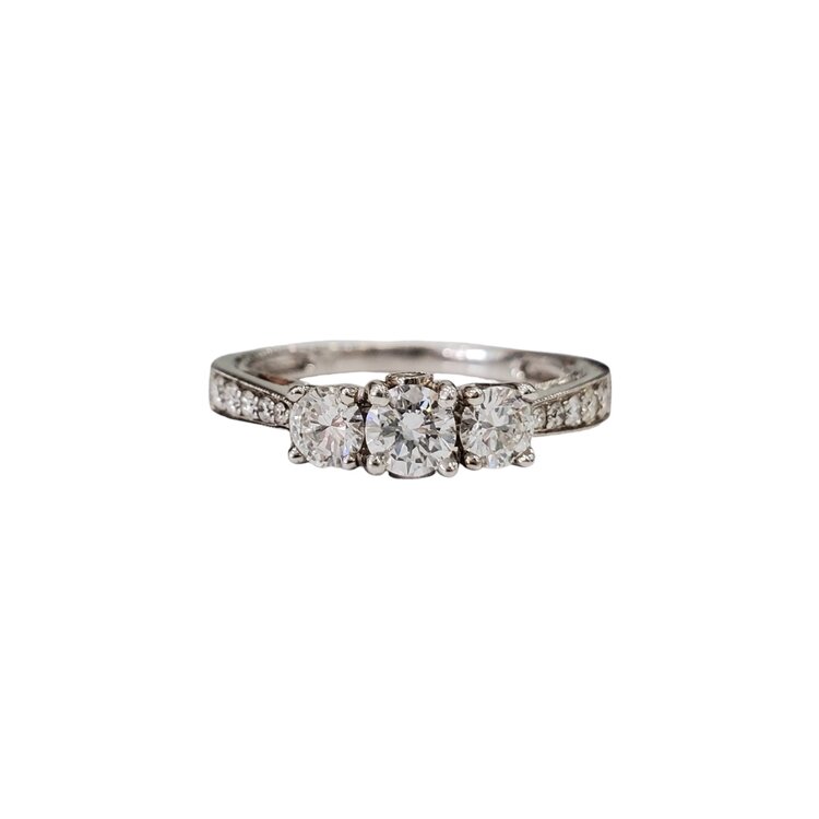 Gemdek M(R) 18K .80CT TDW VS F IGI 7143589A, Three stone ring