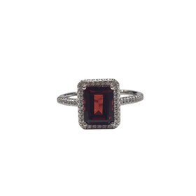 GBC (Y) 14K 2.08CT GARNET .11TDW HALO RING