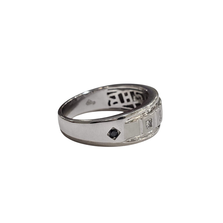 (R) 14K .50CT PRINCESS CUT DIAMONDS .10CT BLACK DIAMOND ACCENT MENS RING