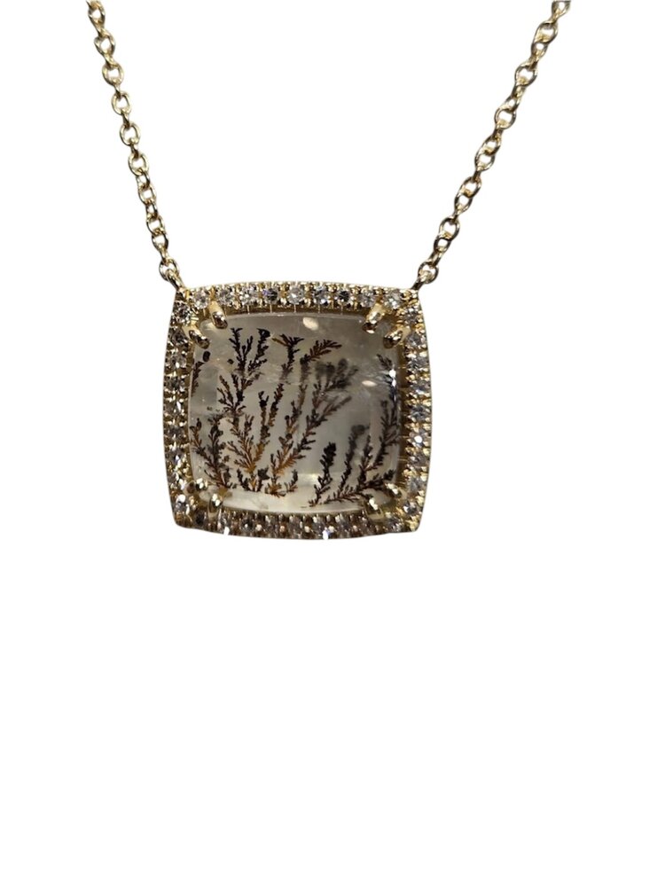 LIVEN C0. (Y) 14K 3.65QT .12DIA YELOW GOLD NECKLACE WITH FOSSILIZED PLANTS IN QUARTZ WITH 36 ROUND DIAMONDS