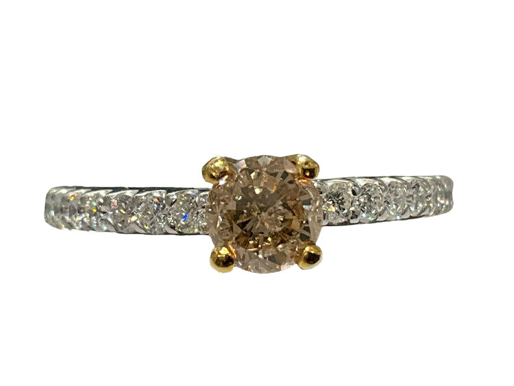 (B) 14K .70CT CHC .40MTG , 14K WHITE GOLD BRIDAL RING WITH CHOCOLATE COLOR ROUND DIAMOND CENTER WITH WHITE DIAMONDS ON THE MOUNTING