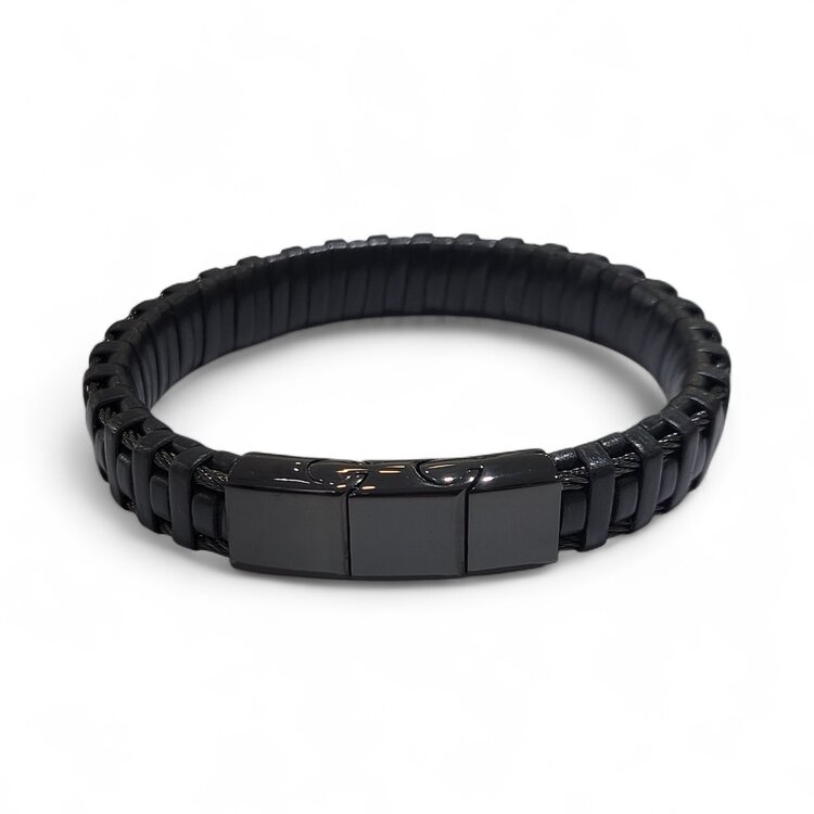 Blackjack (R) BLACK LEATHER STAINLESS STEEL MAGNETIC CLASP BRACELET