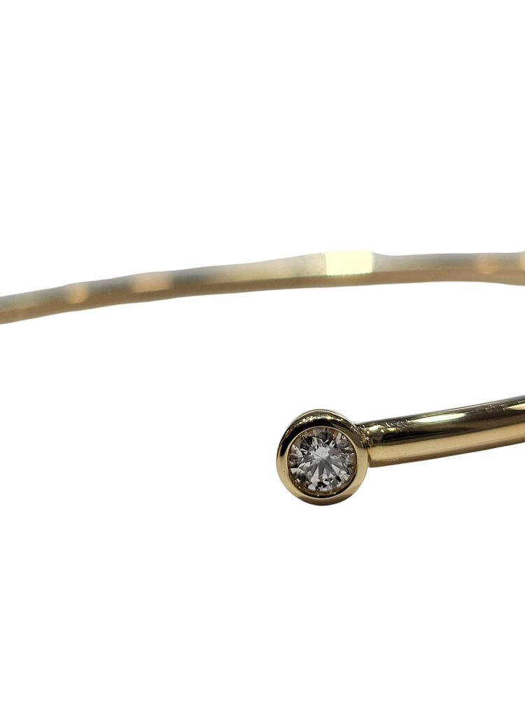 M(Y) 14KY 0.30CT BEZELED DIAMOND BANGLE BRACELET