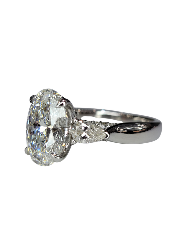DS DESIGN (Z) 14K 3.07LAB VS1 D .70MT , WHITE GOLD LAB GROWN DIAMOND RING IGI CERTIFIED, #LG666440571, OVAL CENTER AND ROUNDS & PEARS ON THE SEETING