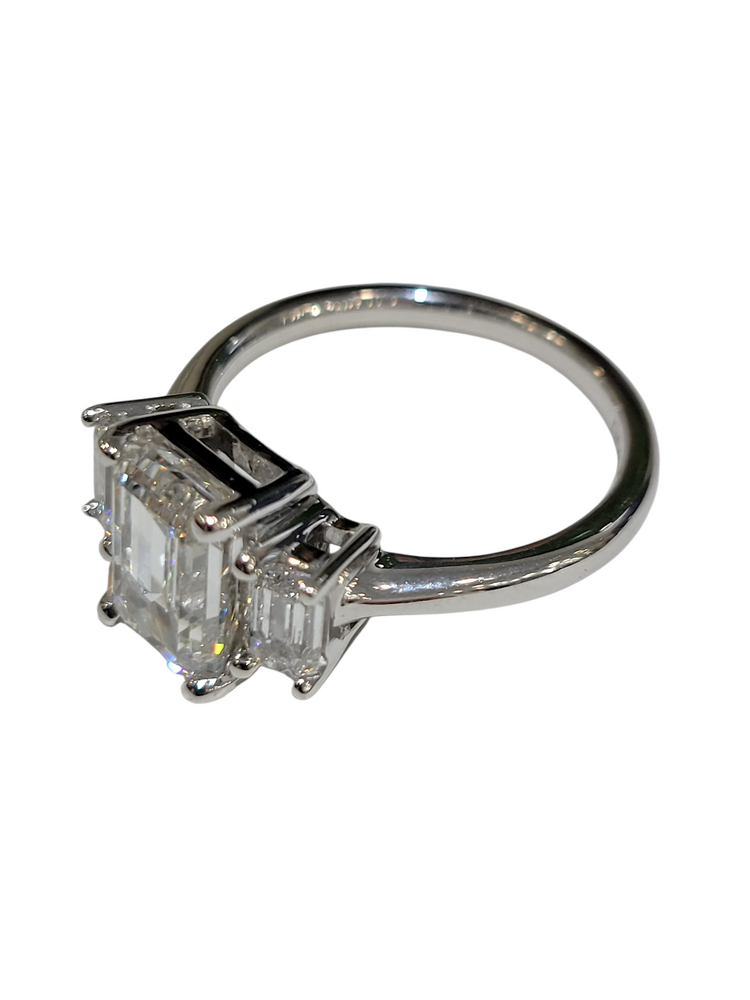DS DESIGN (Z) 14K 2.59LAB E VS1 .66MT , WHITE GOLD LAB GROWN DIAMOND RING, IGI CERTIFIED #LG680587826, EMERALD CUT SHAPE 3 STONE RING