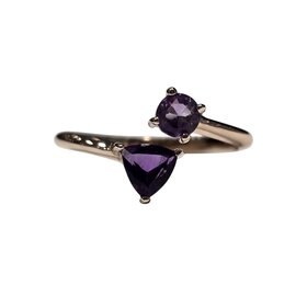 DIAMOND TRADERS INTERNATIONAL (X) 10KR AMETHYST TRILLION CUT AND PINK AMETHYST ROUND CUT RING