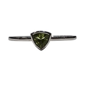 DIAMOND TRADERS INTERNATIONAL (X) 10KW PERIDOT TRILLION CUT BEZELED SOLITAIRE RING