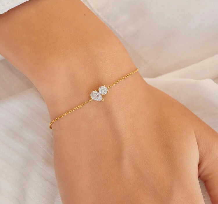ANIA HAIE Gold Toi and Moi Bracelet • Material: 925 Sterling Silver with 14kt Gold Plating with Cubic Zirconia • Bracelet length: 165mm with 20mm extender • Weight: 1.5g
