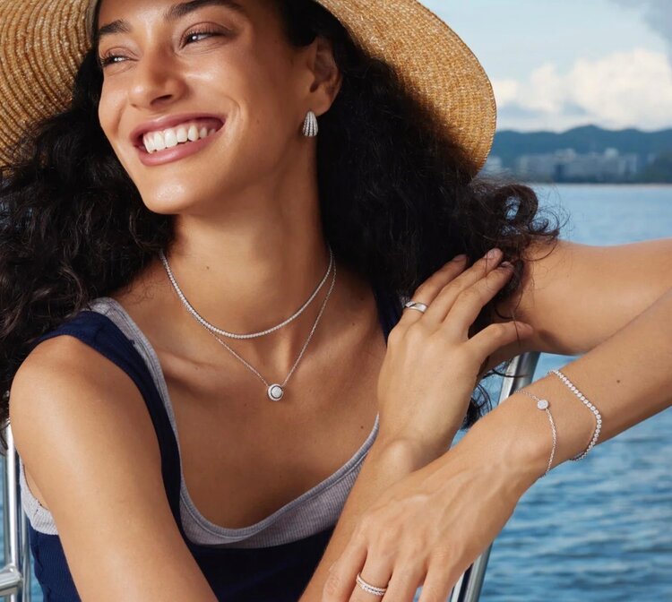 ANIA HAIE Silver Large Pave Disc Bracelet • Material: 925 Sterling Silver with Rhodium Plating with Cubic Zirconia • Necklace length: 165mm with 20mm extender • Weight: 1.8g