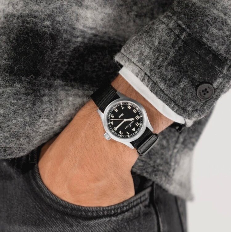 Hamilton HAMILTON Khaki Field/Reference H69401430/Caliber F06.105/Collection Khaki Field /Movement Quartz/Case size 38mm/Thickness 8.3mm/Dial Color Black/Case Material Stainless Steel