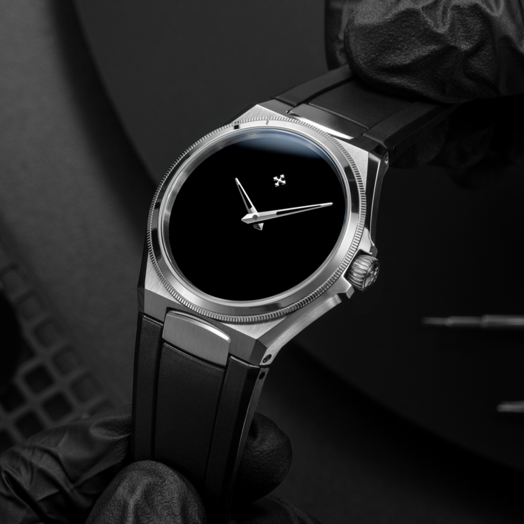 VENEZIANICO Venezianico Arsenale Ultrablack - 6221510 CASE MATERIAL: 316L Stainless Steel DIMENSIONS: Ø40mm, lug-to-lug 44mm THICKNESS: 8.95mm, including crystal DIAL: Musou Black™, 99.4% light absorbent MOVEMENT: Automatic Miyota 9029 CRYSTAL: Sapphire
