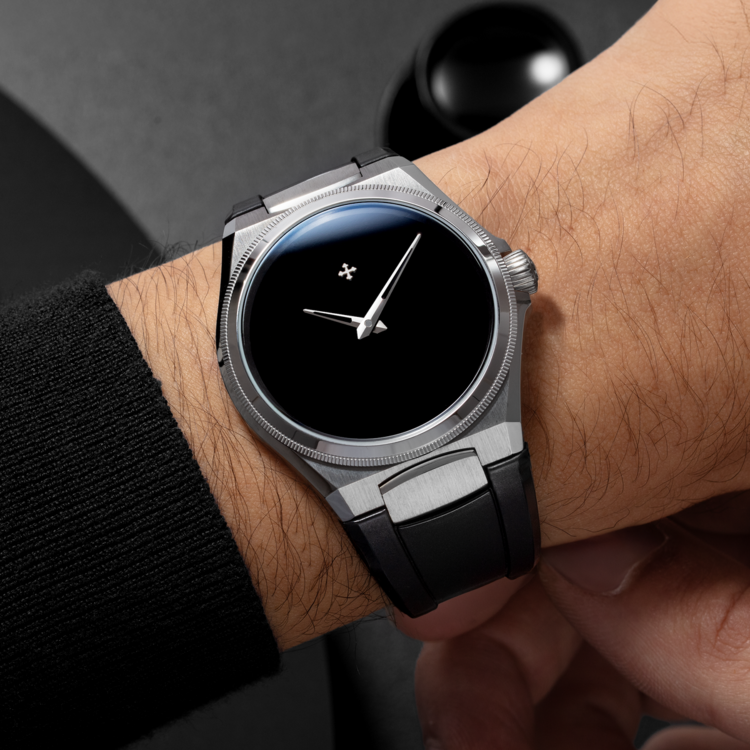 VENEZIANICO Venezianico Arsenale Ultrablack - 6221510 CASE MATERIAL: 316L Stainless Steel DIMENSIONS: Ø40mm, lug-to-lug 44mm THICKNESS: 8.95mm, including crystal DIAL: Musou Black™, 99.4% light absorbent MOVEMENT: Automatic Miyota 9029 CRYSTAL: Sapphire