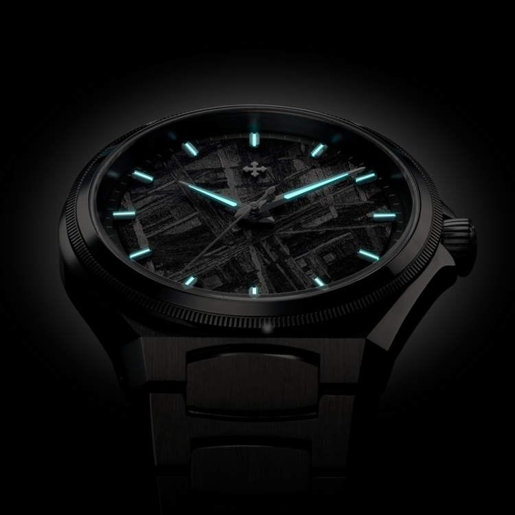 VENEZIANICO Venezianico Arsenale Meteorite - 6221560C CASE: 316L Stainless Steel, Satin Finish  DIMENSIONS: Ø40mm, lug-to-lug 44mm DIAL: Natural Meteorite CRYSTAL: Sapphire LUMINESCENT PIGMENT: BGW9 Super-LumiNova®  THICKNESS: 9.95mm