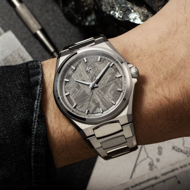VENEZIANICO Venezianico Arsenale Meteorite - 6221560C CASE: 316L Stainless Steel, Satin Finish  DIMENSIONS: Ø40mm, lug-to-lug 44mm DIAL: Natural Meteorite CRYSTAL: Sapphire LUMINESCENT PIGMENT: BGW9 Super-LumiNova®  THICKNESS: 9.95mm