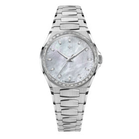VENEZIANICO Venezianico Arsenale Moissanite - 6121511C CASE MATERIAL: 316L Stainless Steel DIMENSIONS: Ø37mm, lug-to-lug 41.10mm THICKNESS: 9mm, including crystal BEZEL: Stainless Steel, knurled finish, with baguette-cut lab-grown moissanite  Crystsal: Sapphire