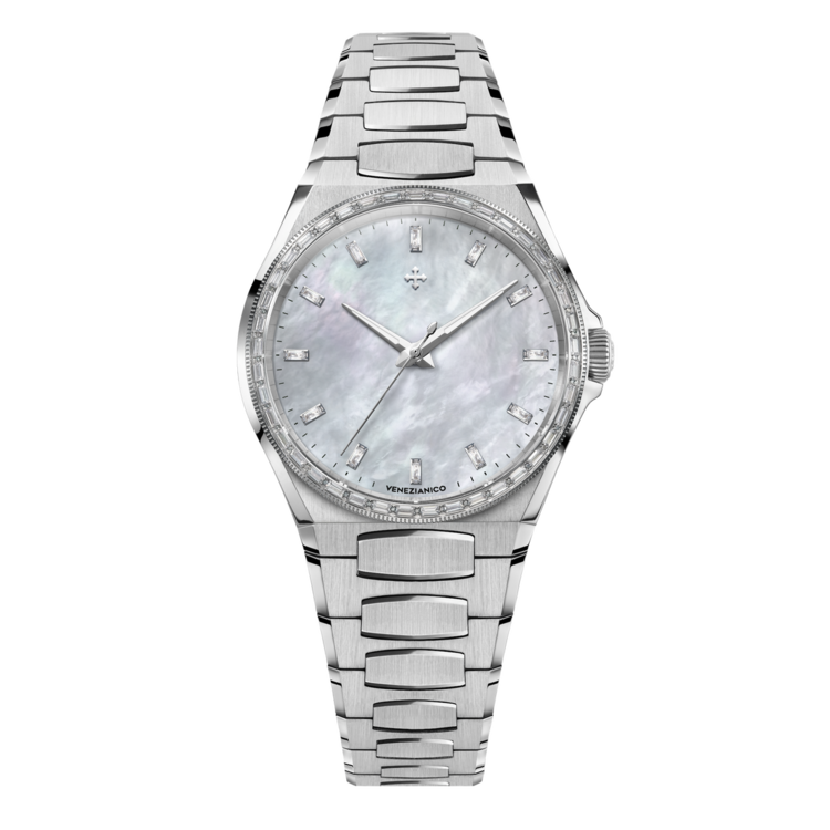 VENEZIANICO Venezianico Arsenale Moissanite - 6121511C CASE MATERIAL: 316L Stainless Steel DIMENSIONS: Ø37mm, lug-to-lug 41.10mm THICKNESS: 9mm, including crystal BEZEL: Stainless Steel, knurled finish, with baguette-cut lab-grown moissanite  Crystsal: Sapphire