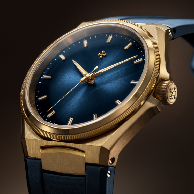 VENEZIANICO Venezianico Arsenale Bronzo - 6221556 CASE: Bronze QAI9-4, Satin Finish DIMENSIONS: Ø40mm, lug-to-lug 44mm LUMINESCENT PIGMENT: BGW9 Super-LumiNova® THICKNESS: 9.95mm, including crystal MOVEMENT: Cal. Miyota 9039 Automatic CRYSTAL: Sapphire BEZEL: Bronze