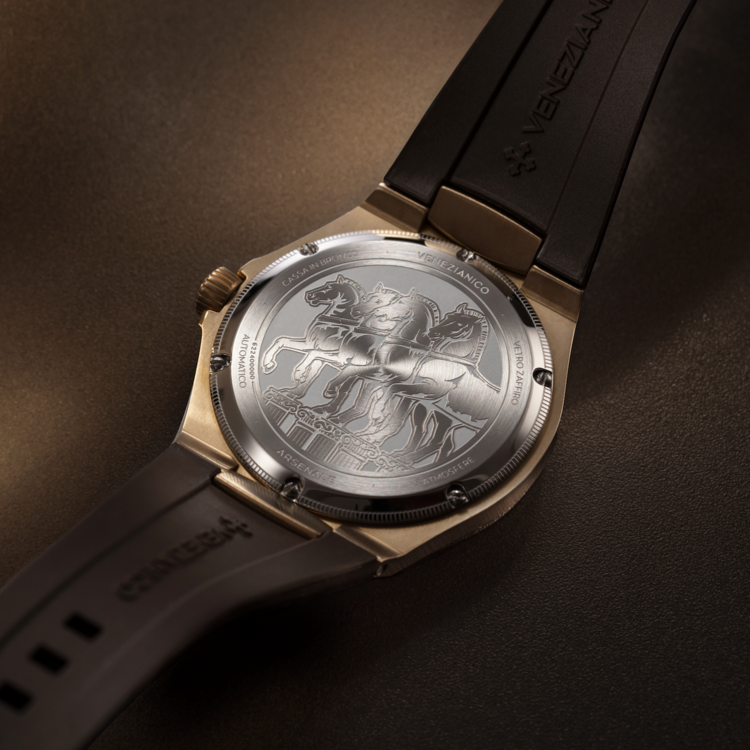 VENEZIANICO VENEZIANICO Arsenale Bronzo - 6221555 CASE: Bronze QAI9-4, Satin Finish DIMENSIONS: Ø40mm, lug-to-lug 44mm LUMINESCENT PIGMENT: BGW9 Super-LumiNova® THICKNESS: 9.95mm, including crystal MOVEMENT: Cal. Miyota 9039 Automatic CRYSTAL: Sapphire BEZEL: Bronze