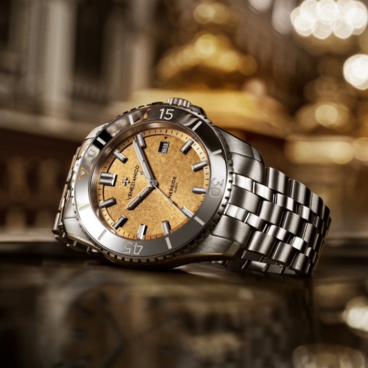 VENEZIANICO Venezianico Nereide Aureo 42 - 4521590S CASE MATERIAL: 316L Stainless Steel DIAL: 24k Gold Treatment, Rippled Finish DIMENSIONS: Ø42mm, lug to lug 49mm MOVEMENT: Swiss Made Cal. Sellita SW200-1 Automatic CRYSTAL: Sapphire with Anti-Reflective Coating