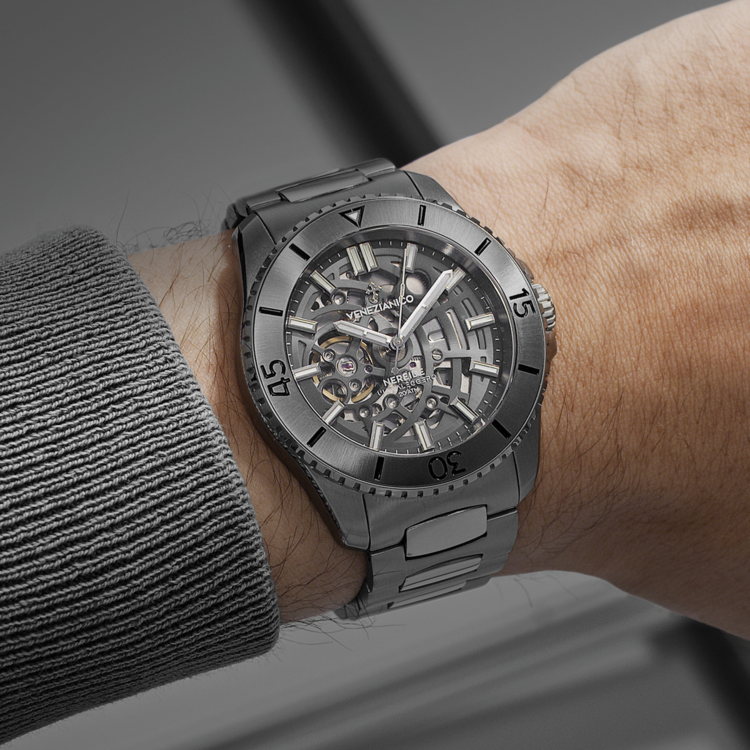 VENEZIANICO Venezianico Nereide Ultraleggero 42 - 3921509C CASE MATERIAL: 316L Stainless Steel, PVD Gunmetal DIMENSIONS: Ø42mm, lug to lug 49mm, thickness 13.4mm MOVEMENT: Automatic Cal. NH70A CRYSTAL: Sapphire Glass with anti-reflective coating