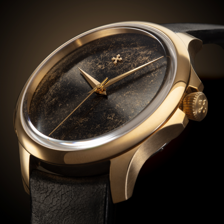 VENEZIANICO Venezianico  Redentore Bronzo - 1221555 , CASE: Bronze QAI9-4 DIAL: Aged, hand-antiqued brass DIMENSIONS: Ø40mm, lug to lug 46.7mm, thickness 10mm MOVEMENT: Miyota 9039 Automatic CRYSTAL: Sapphire