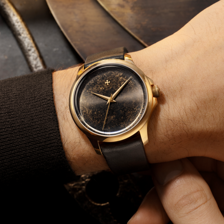 VENEZIANICO Venezianico  Redentore Bronzo - 1221555 , CASE: Bronze QAI9-4 DIAL: Aged, hand-antiqued brass DIMENSIONS: Ø40mm, lug to lug 46.7mm, thickness 10mm MOVEMENT: Miyota 9039 Automatic CRYSTAL: Sapphire