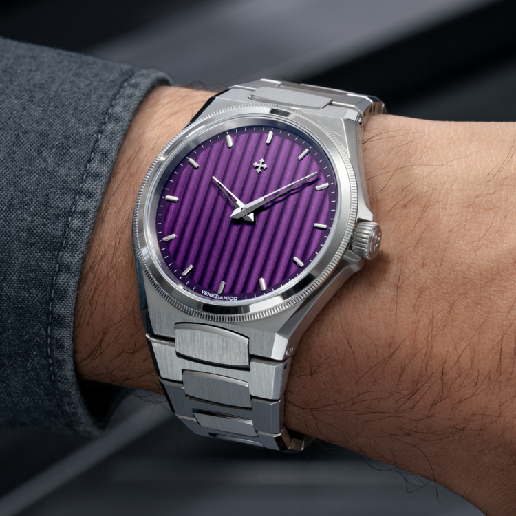 VENEZIANICO Venezianico Arsenale 40 - 6221501C CASE MATERIAL: 316L Stainless Steel DIMENSIONS: Ø40mm, lug-to-lug 44mm THICKNESS: 8.95mm, including crystal DIAL: Vertical Côtes de Genève finish MOVEMENT: Miyota 9029 Automatic CRYSTAL: Sapphire
