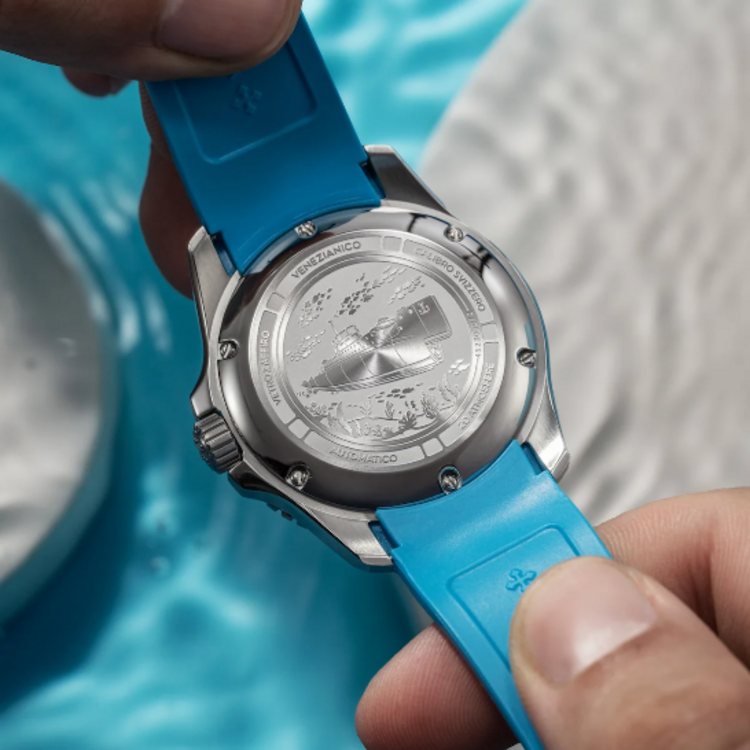 VENEZIANICO Venezianico Nereide Turchese - 4521547 CASE MATERIAL: 316L Stainless Steel DIAL: Turquoise stone DIMENSIONS: Ø42mm, lug to lug 49mm  MOVEMENT: Automatic Cal. Sellita SW200-1 Swiss Made CRYSTAL: Sapphire