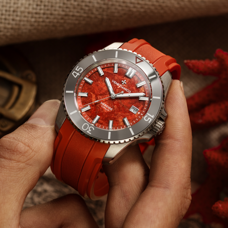 VENEZIANICO Venezianico Nereide Corallo - 4521546 CASE MATERIAL: 316L Stainless Steel DIAL: Madreporic coral, mosaic composition DIMENSIONS: Ø42mm, lug to lug 49mm  MOVEMENT: Automatic Cal. Sellita SW200-1 Swiss Made, custom rotor CRYSTAL: Saphire
