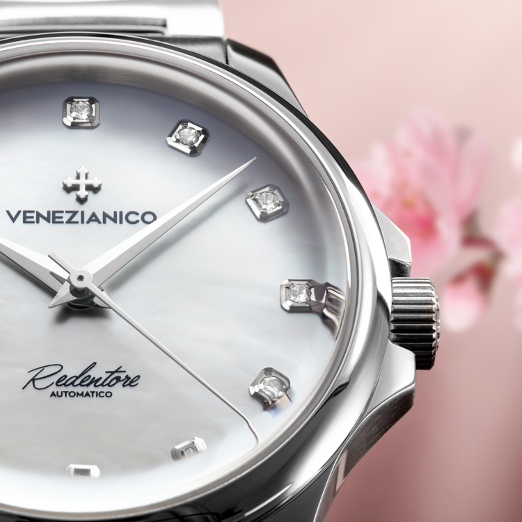 VENEZIANICO Venezianico Redentore 36 Diamond - 1121520C CASE MATERIAL: Stainless Steel DIMENSIONS: Ø36mm, lug to lug 42.2mm DIAL: Mother-of-Pearl, 12 Diamonds (0.14 Carats) MOVEMENT: Automatic Cal. NH35A CRYSTAL: Sapphire