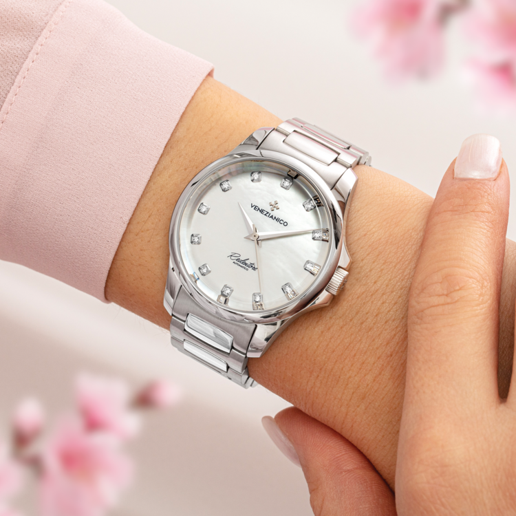 VENEZIANICO Venezianico Redentore 36 Diamond - 1121520C CASE MATERIAL: Stainless Steel DIMENSIONS: Ø36mm, lug to lug 42.2mm DIAL: Mother-of-Pearl, 12 Diamonds (0.14 Carats) MOVEMENT: Automatic Cal. NH35A CRYSTAL: Sapphire