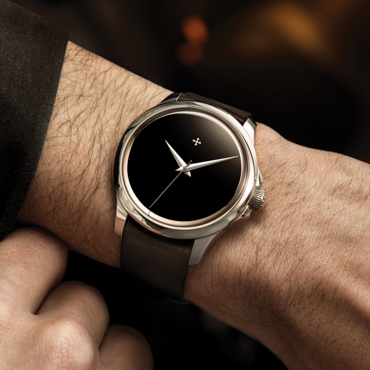 VENEZIANICO Venezianico  Redentore Ultrablack 40 - 1221510 , CASE: 316L Stainless Steel DIAL: Musou Black™, light absorbent at 99.4% DIMENSIONS: Ø40mm, lug to lug 46.7mm, thickness 11mm MOVEMENT: Cal. NH35A Automatic CRYSTAL: Sapphire crystal