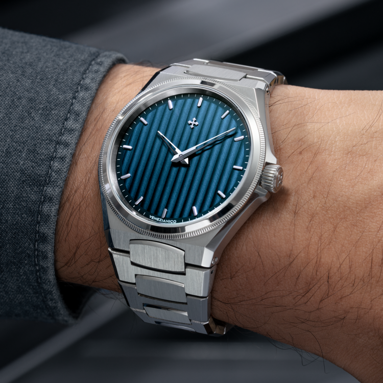 VENEZIANICO Venezianico Arsenale 40 - 6221502C , CASE MATERIAL: 316L Stainless Steel DIMENSIONS: Ø40mm, lug-to-lug 44mm THICKNESS: 8.95mm, including crystal DIAL: Vertical Côtes de Genève finish MOVEMENT: Miyota 9029 Automatic CRYSTAL: Sapphire