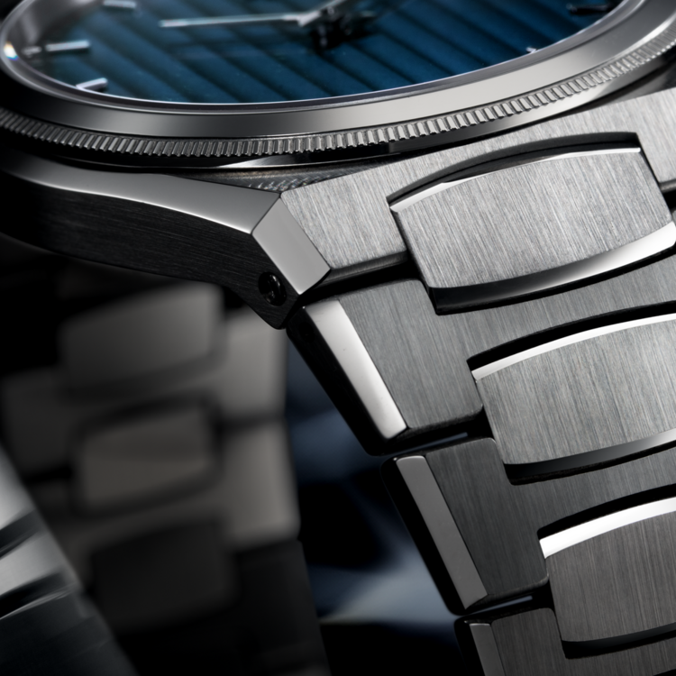 VENEZIANICO Venezianico Arsenale 40 - 6221502C , CASE MATERIAL: 316L Stainless Steel DIMENSIONS: Ø40mm, lug-to-lug 44mm THICKNESS: 8.95mm, including crystal DIAL: Vertical Côtes de Genève finish MOVEMENT: Miyota 9029 Automatic CRYSTAL: Sapphire