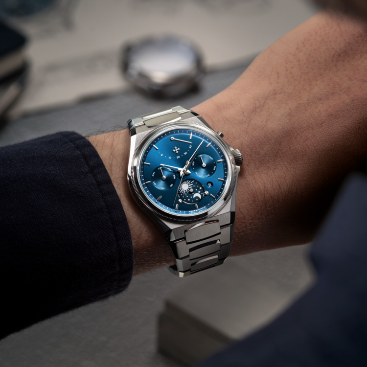 VENEZIANICO Venezianico Arsenale Calendario - 6221580C , CASE: 316L stainless steel, satin finish DIMENSIONS: Ø40mm, lug-to-lug 44.00 mm, 9.6 mm thickness (glass excluding) CRYSTAL: Double domed sapphire crystal, MOVEMENT: Miyota 9100 automatic