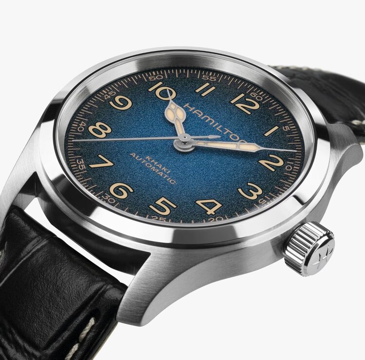 Hamilton HAMILTON KHAKI FIELD MURPH 38MM / Reference H70405740 / Caliber H-10 / Collection Khaki Field Murph /Movement Automatic/Case size 38MM/Thickness 11.1MM/Dial Color Black/Material Stainless Steel/Crystal Sapphire/80 hr pwr