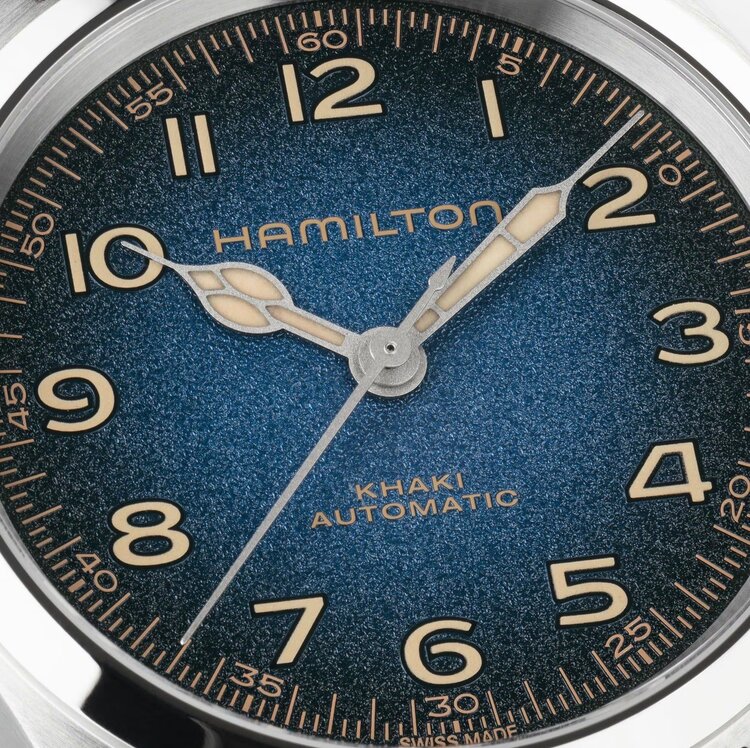 Hamilton HAMILTON KHAKI FIELD MURPH 38MM / Reference H70405740 / Caliber H-10 / Collection Khaki Field Murph /Movement Automatic/Case size 38MM/Thickness 11.1MM/Dial Color Black/Material Stainless Steel/Crystal Sapphire/80 hr pwr