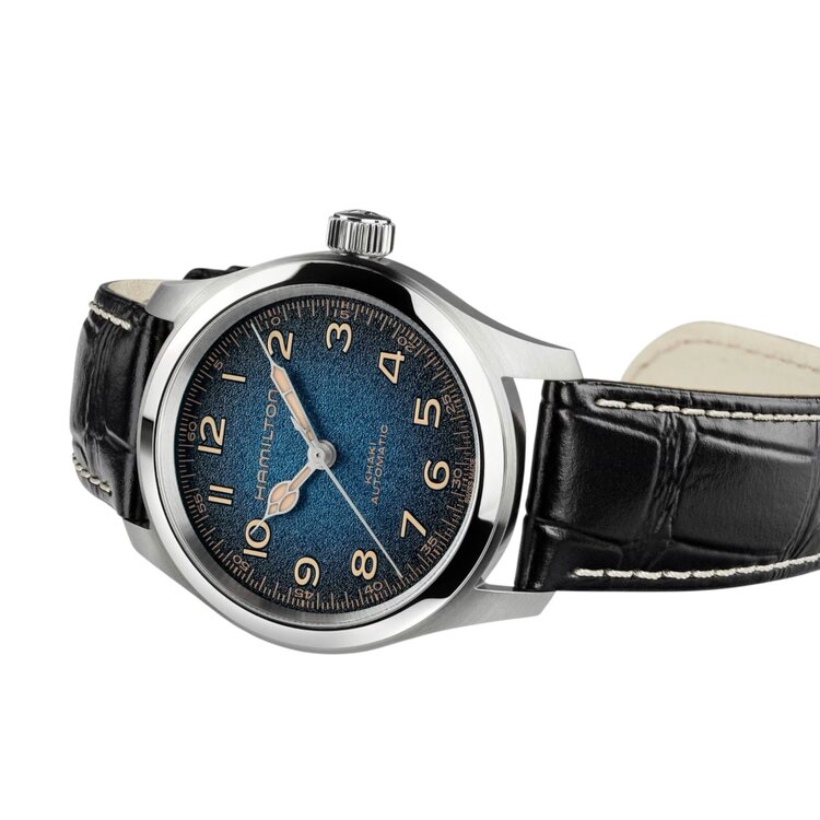 Hamilton HAMILTON KHAKI FIELD MURPH 38MM / Reference H70405740 / Caliber H-10 / Collection Khaki Field Murph /Movement Automatic/Case size 38MM/Thickness 11.1MM/Dial Color Black/Material Stainless Steel/Crystal Sapphire/80 hr pwr