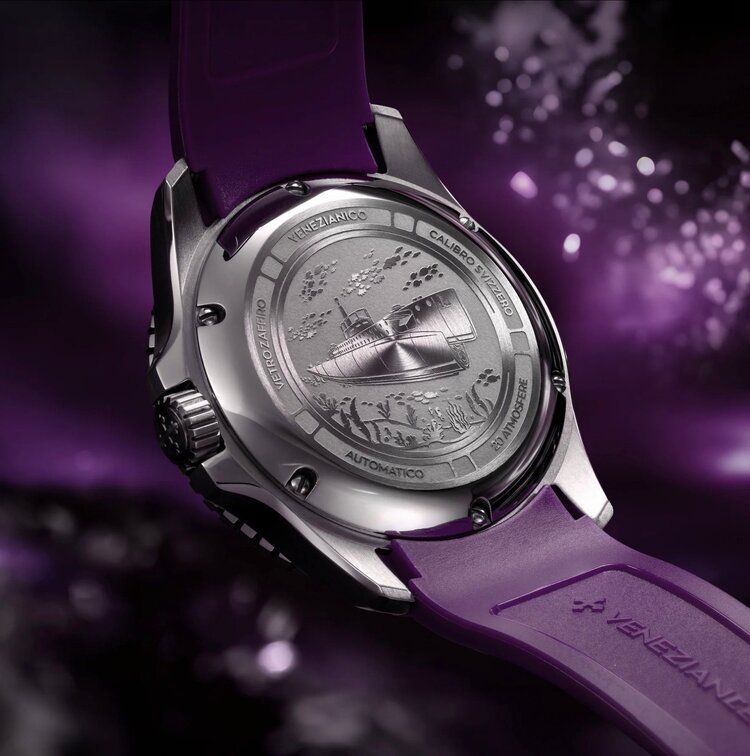 VENEZIANICO Venezianico Nereide Ametista - 4521545 CASE MATERIAL: 316L Stainless Steel DIAL: Natural Amethyst Stone DIMENSIONS: Ø42mm, lug to lug 49mm  MOVEMENT: Automatic Cal. Sellita SW200-1 Swiss Made, CRYSTAL: Saphire