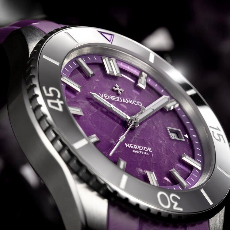 VENEZIANICO Venezianico Nereide Ametista - 4521545 CASE MATERIAL: 316L Stainless Steel DIAL: Natural Amethyst Stone DIMENSIONS: Ø42mm, lug to lug 49mm  MOVEMENT: Automatic Cal. Sellita SW200-1 Swiss Made, CRYSTAL: Saphire