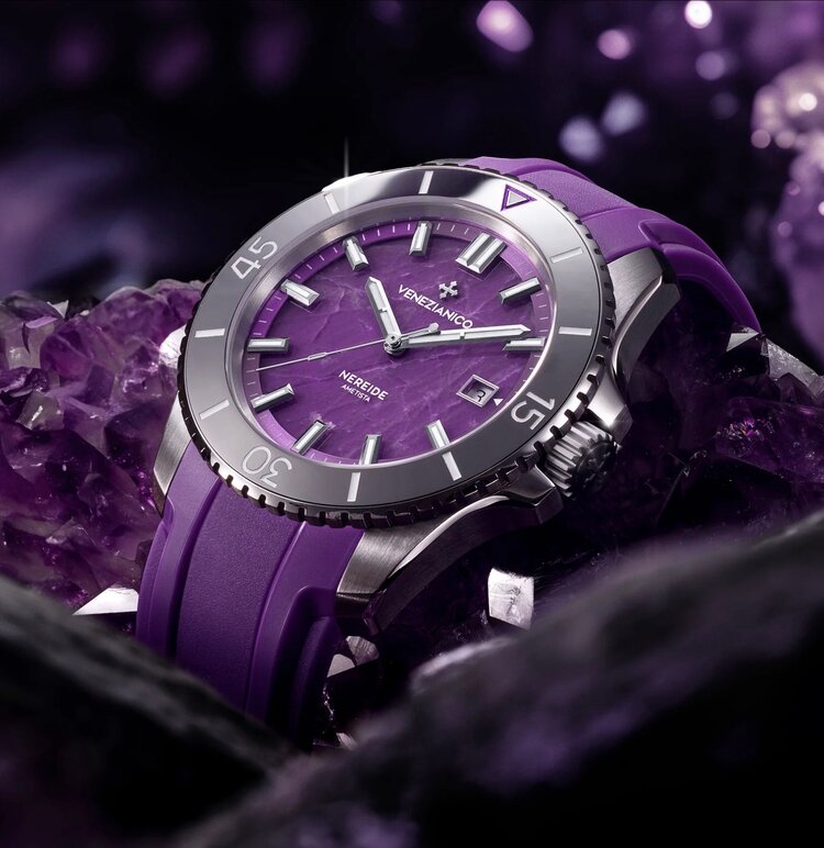 VENEZIANICO Venezianico Nereide Ametista - 4521545 CASE MATERIAL: 316L Stainless Steel DIAL: Natural Amethyst Stone DIMENSIONS: Ø42mm, lug to lug 49mm  MOVEMENT: Automatic Cal. Sellita SW200-1 Swiss Made, CRYSTAL: Saphire