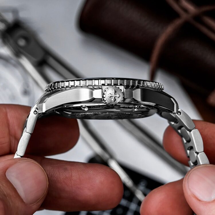 VENEZIANICO Venezianico Nereide 42 - 3321513C CASE MATERIAL: 316L Stainless Steel, DIMENSIONS: Ø42mm, lug 49mm MOVEMENT: CAL NH35A Automatic CRYSTAL: Sapphire with Anti-Reflective Coat