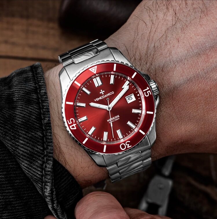 VENEZIANICO Venezianico Nereide 42 - 3321513C CASE MATERIAL: 316L Stainless Steel, DIMENSIONS: Ø42mm, lug 49mm MOVEMENT: CAL NH35A Automatic CRYSTAL: Sapphire with Anti-Reflective Coat