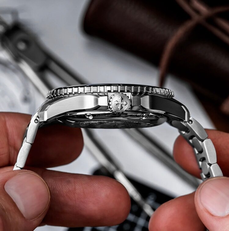 VENEZIANICO Venezianico Nereide 42 - 3321515C CASE MATERIAL: 316L Stainless Steel, DIMENSIONS: Ø42mm, lug 49mm MOVEMENT: CAL NH35A Automatic CRYSTAL: Sapphire with Anti-Reflective Coat
