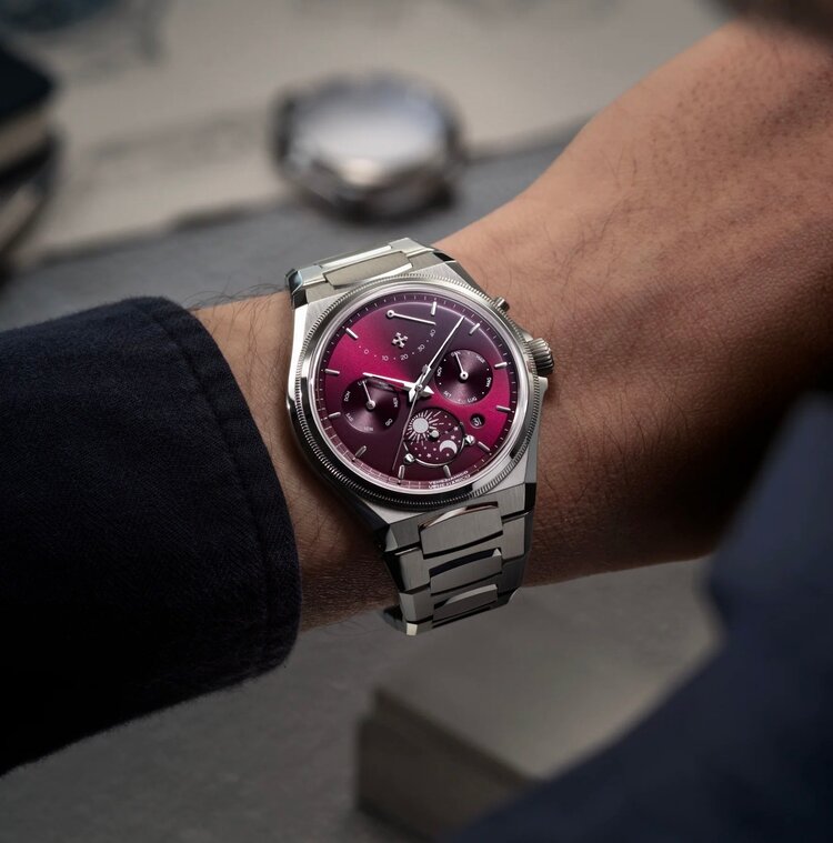 VENEZIANICO Venezianico Arsenale Calendario - 6221581C , CASE: 316L stainless steel, satin finish DIMENSIONS: Ø40mm, lug-to-lug 44.00 mm, 1.4 mm thickness CRYSTAL: sapphire crystal, MOVEMENT: Miyota 9100 automatic