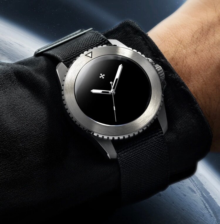 VENEZIANICO Venezianico Nereide Ultrablack - 3921510 CASE MATERIAL: 316L Stainless Steel DIMENSIONS: Ø42mm, lug-to-lug 49mm, DIAL: Musou Black™, 99.4% light absorbent MOVEMENT: Cal 9H35A Automatic CRYSTAL: Sapphire