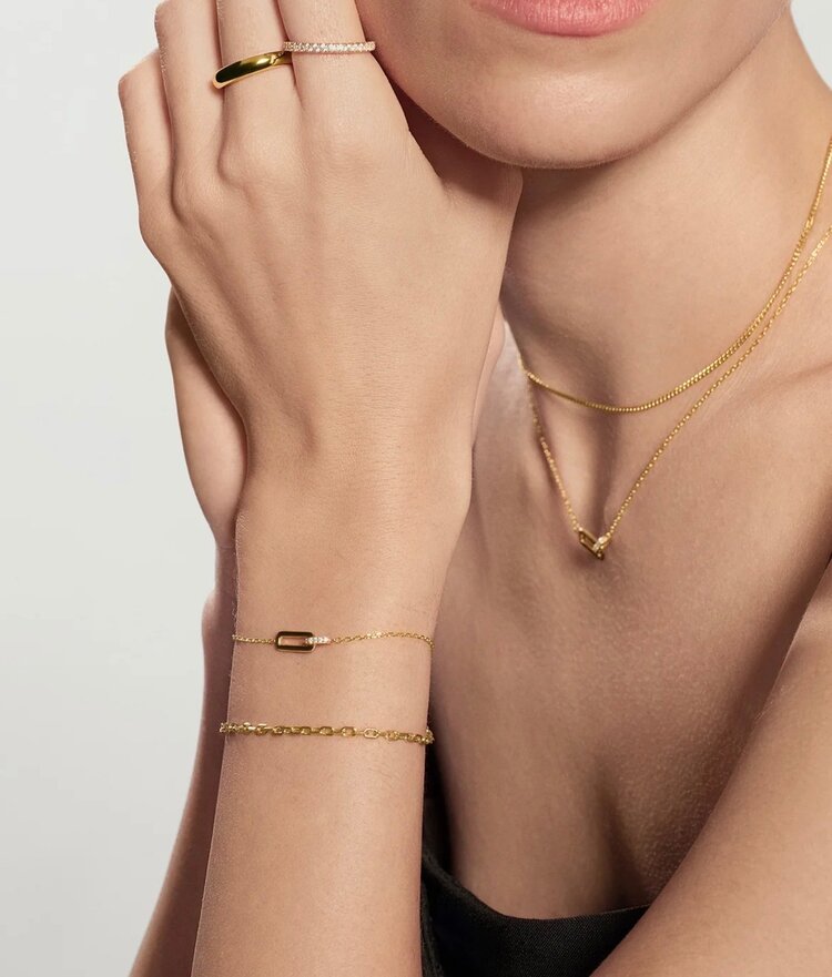 ANIA HAIE Gold Glam Interlock Bracelet • Material: 925 Sterling Silver with 14kt Gold Plating and Cubic Zirconia • Bracelet length: 165mm with 20mm extender • Weight: 1.4g